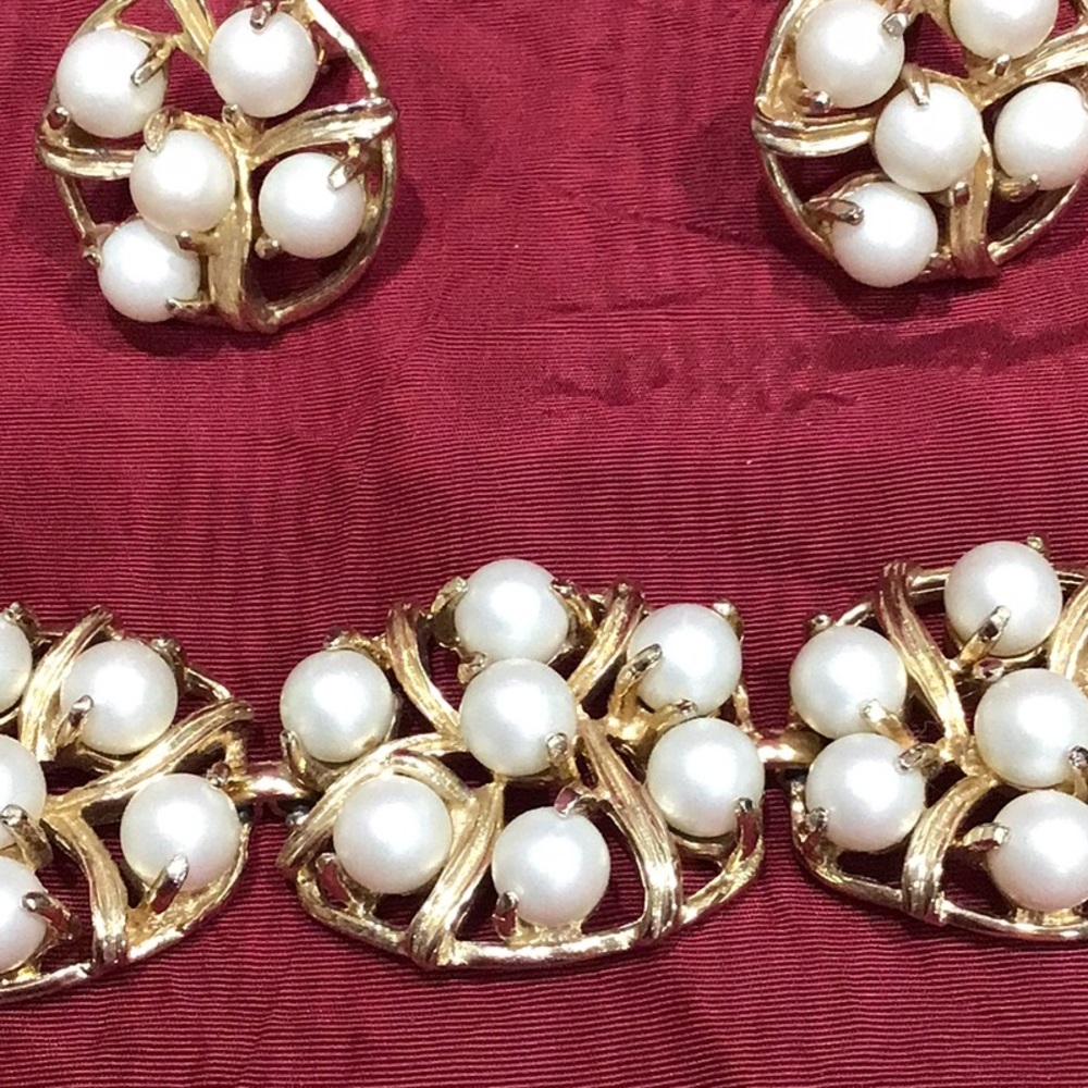 Vintage Bergere Pearl bracelet and earrings set